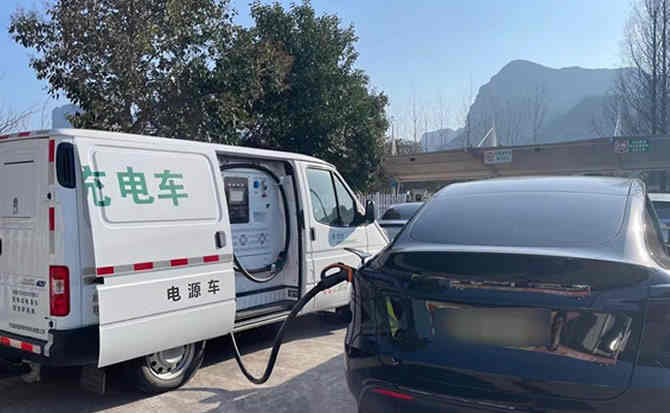 满城区汽车搭电